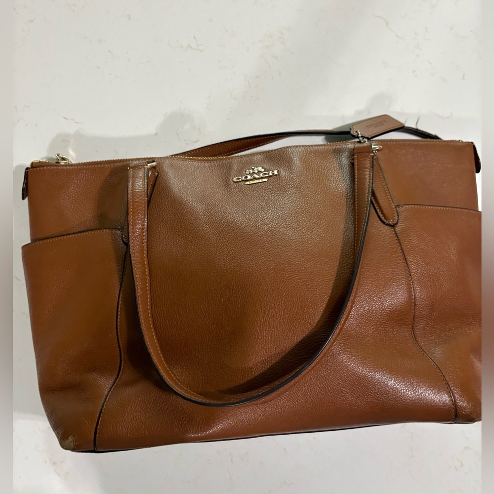 Coach Crossgrain Tan Leather Handbag
EUC some wear on corners see pictures